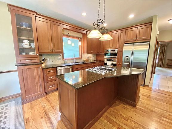 5th image of 7525 Bristol Ln