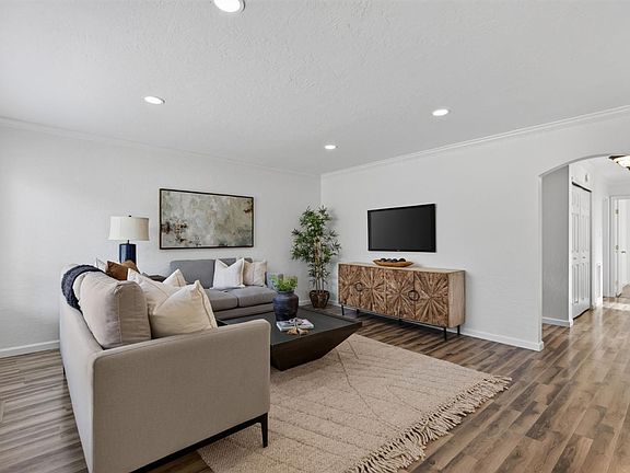 5th image of 8775 Sunset Ave