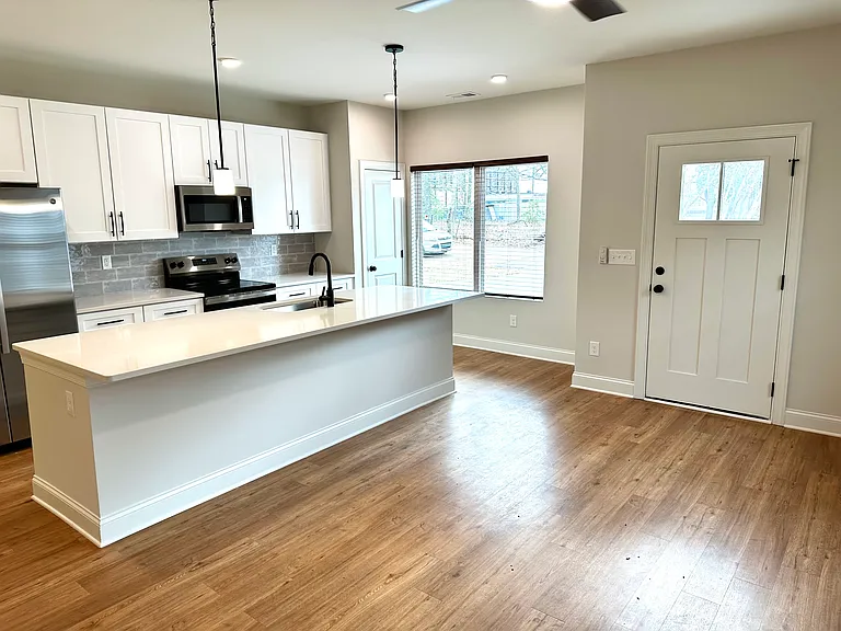 521 N Linwood Ave — Photo 11