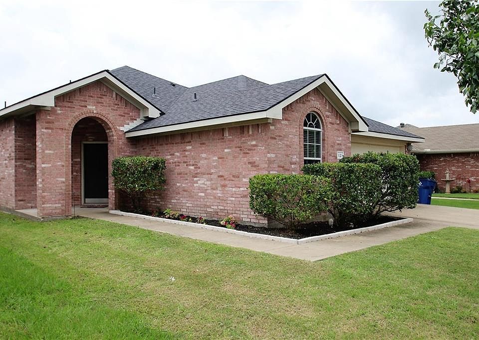 1st image of 121 Lipan St