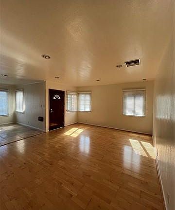 3rd image of 3833 W 105th St