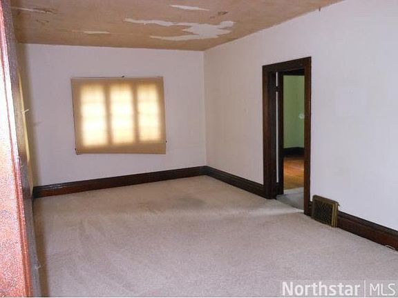 2nd image of 638 Cross Avenue S