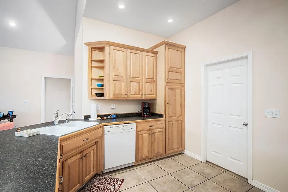 3 bed, 1758 sqft, $1,900 — Photo 4