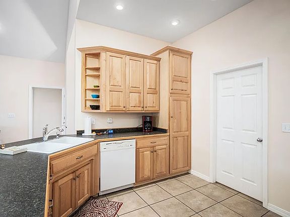 4th image of 205 N Bonda Way