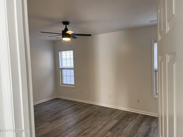 338 Emerald Cove Ct — Photo 10