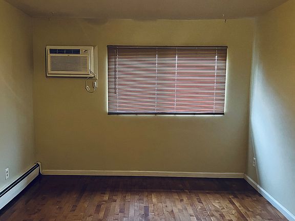 2nd image of 2913-21 Burnet Ave #5