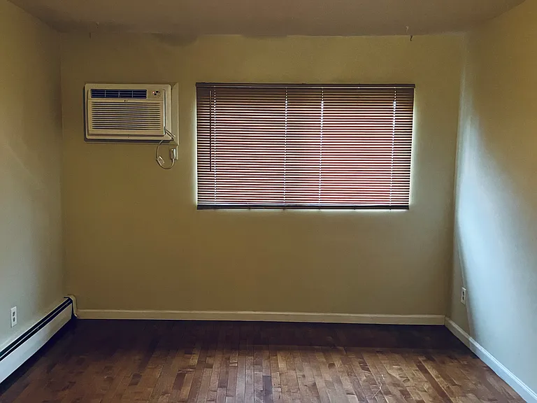 2913-21 Burnet Ave #5 — Photo 2