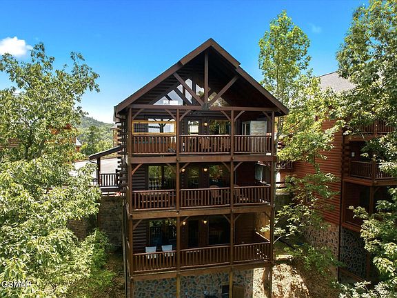 3rd image of 2867 White Oak Ridge Ln