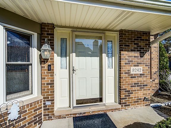 5th image of 9242 Wherry Ln