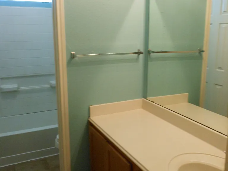 Upstairs Full Bath.