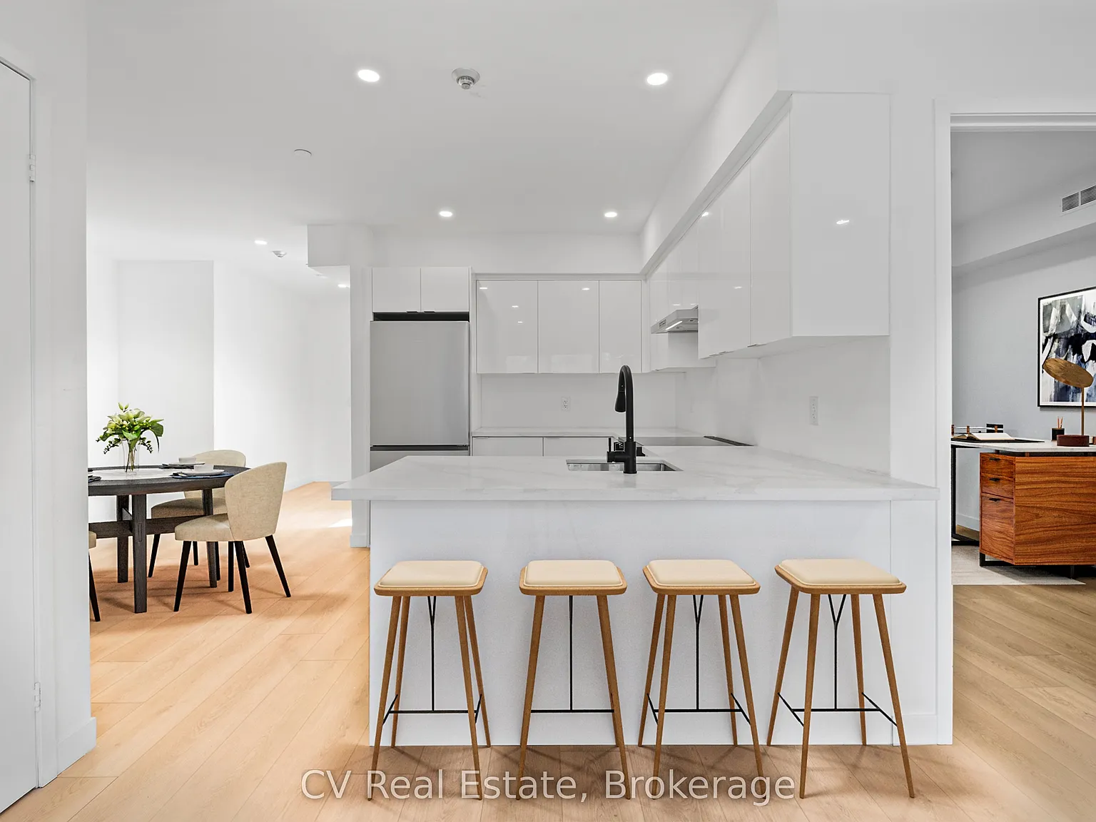 3 bed, $2,800 — Photo 1