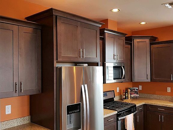 Custom Cabinetry/Soft Close