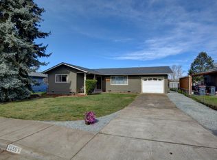 2455 Falcon St, White City, OR 97503
