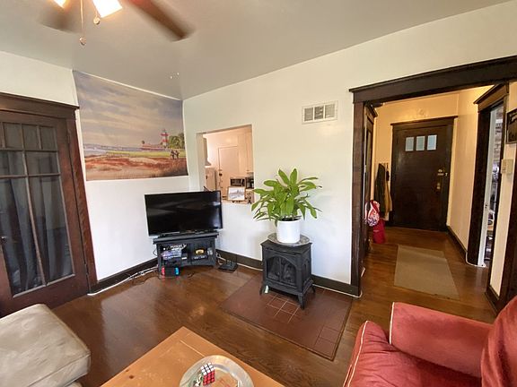 2nd image of 925 W Cornelia Ave APT 3A