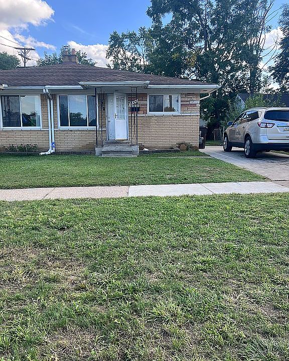 1st image of 27441 Avondale St