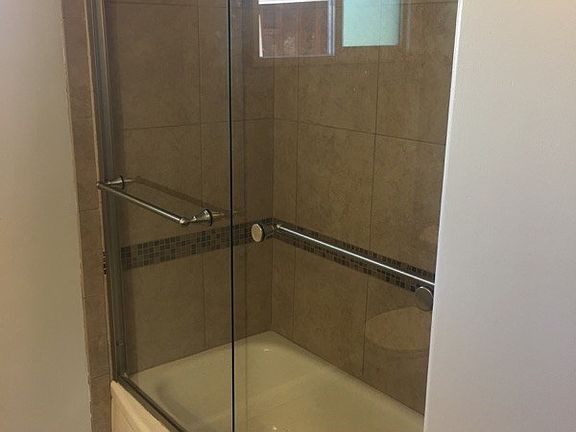 4th image of 4870 Malibu Dr