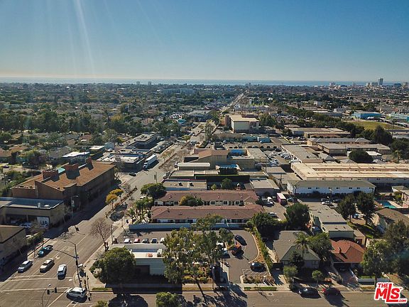 3rd image of 2715 Pico Blvd