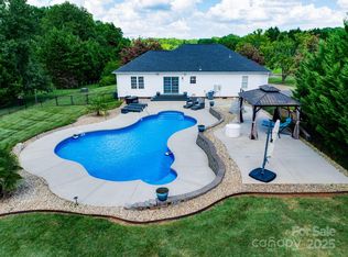 1526 Lauren Alexis Ct, Dallas, NC 28034