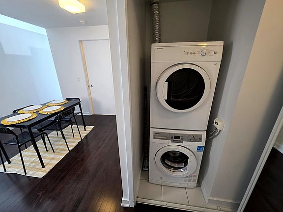 5th image of 14 York St #5008B