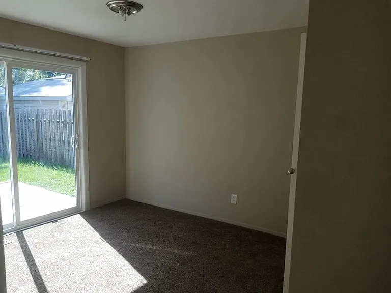 22412 Milner St — Photo 8