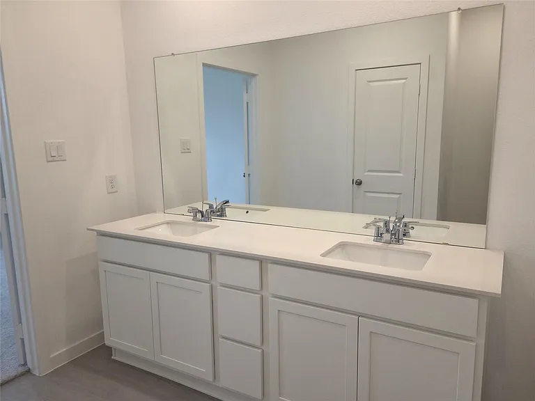 6511 Silver Emperor Ln — Photo 23