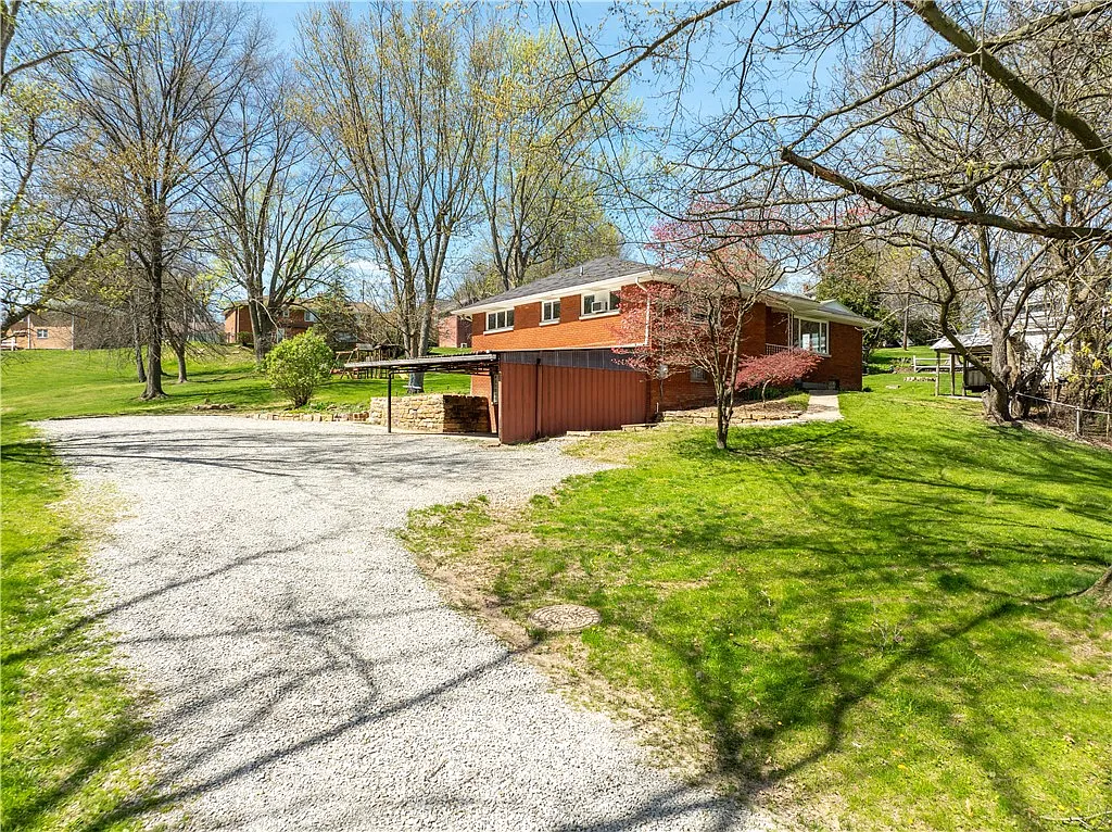 575 Locust Ave photo 1