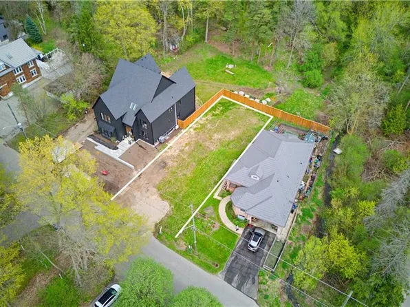 16 McDougall Rd, Waterloo, ON N2L 5C5