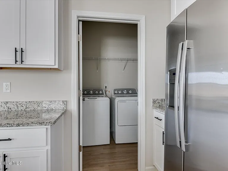 827 Justify Loop — Photo 18