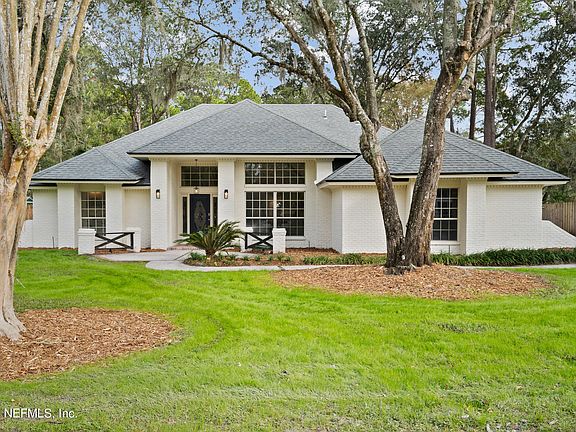 3rd image of 11821 Gran Crique Ct S