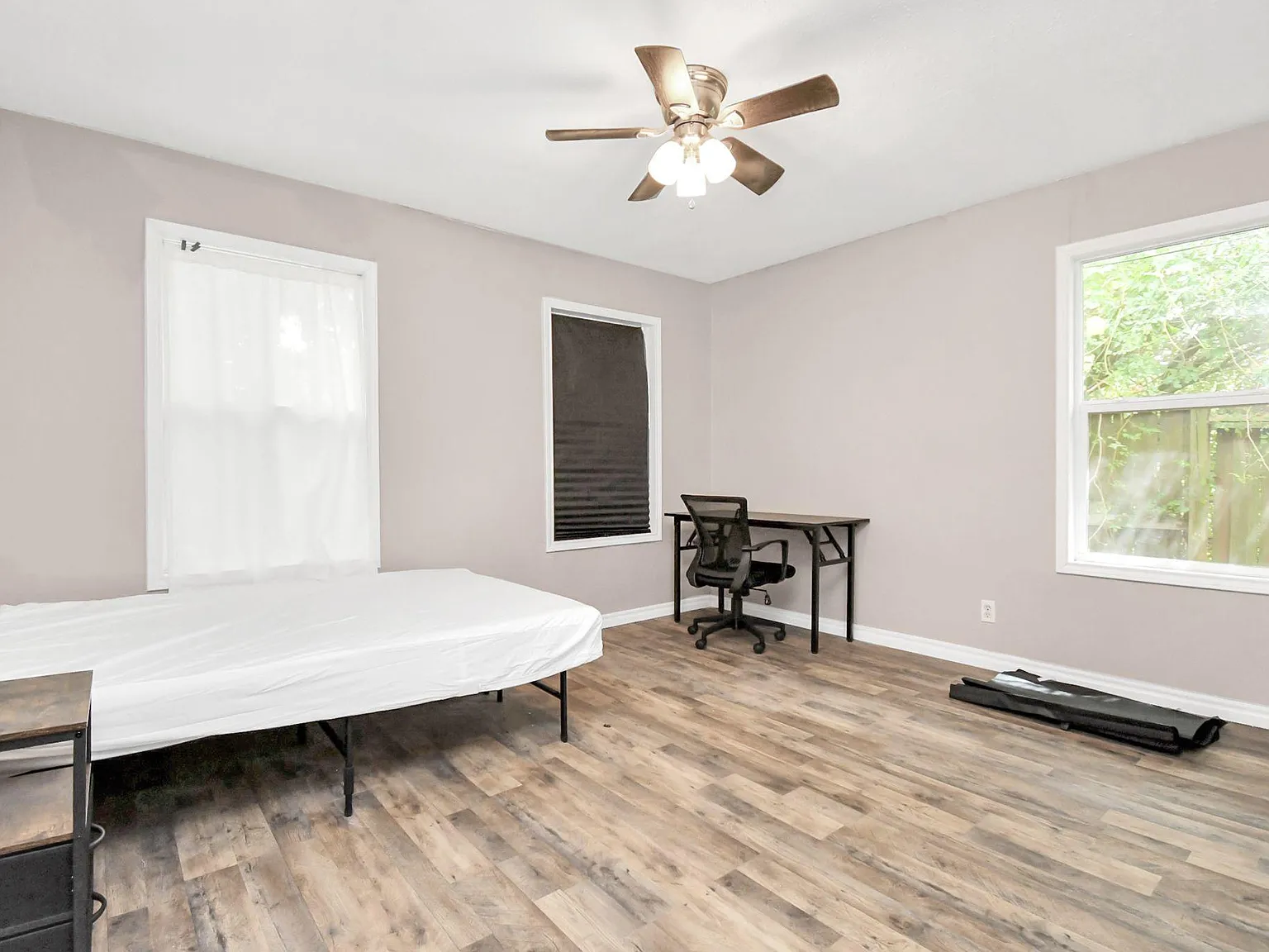 4 bed, 2.0 bath, 1555 sqft, $711 — Photo 2