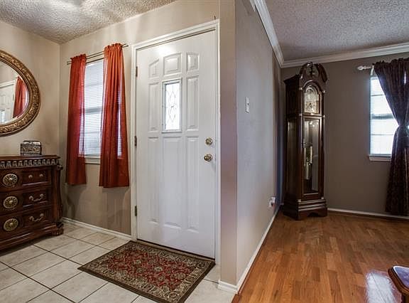 3rd image of 729 Towne House Ln
