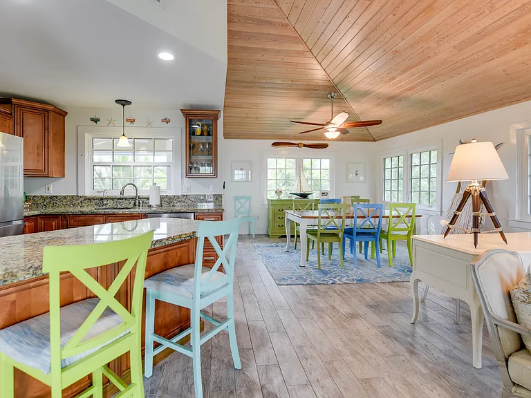 320 W Indies Dr — Photo 10