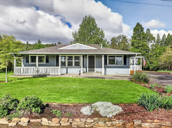 2076 Magnolia Ave, Medford, OR 97501