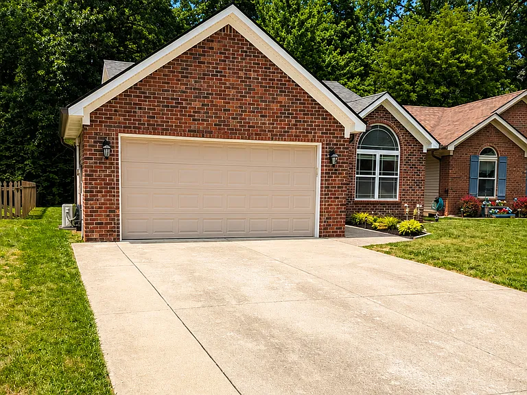 8233 Rachel Ln — Photo 2
