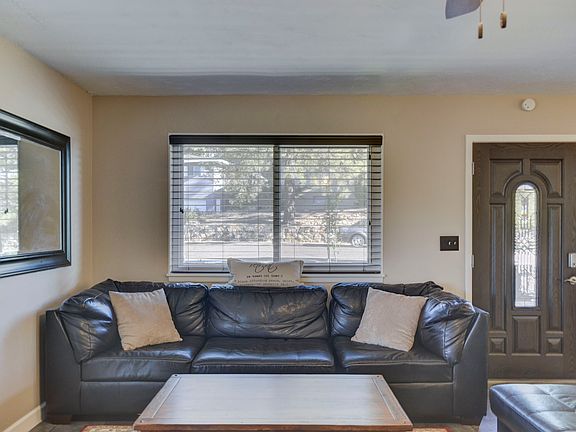 Upstairs livingroom