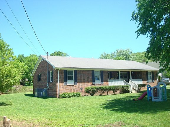 3rd image of 114 Meadowbrook Dr