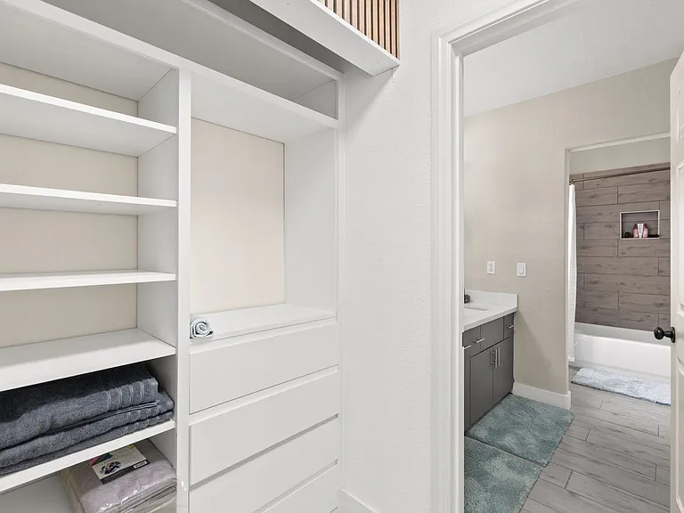 4198 Abernethy Forest Pl — Photo 58