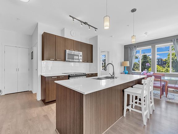 5th image of 617 Smith Ave #312