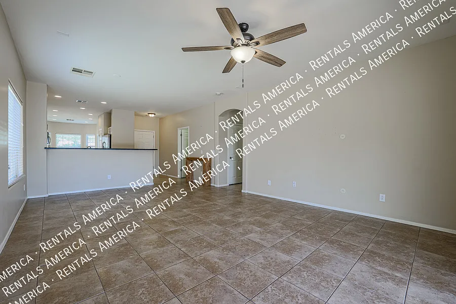 Beautiful 3 bed/ 2 bath home in Villago Community — Photo 4