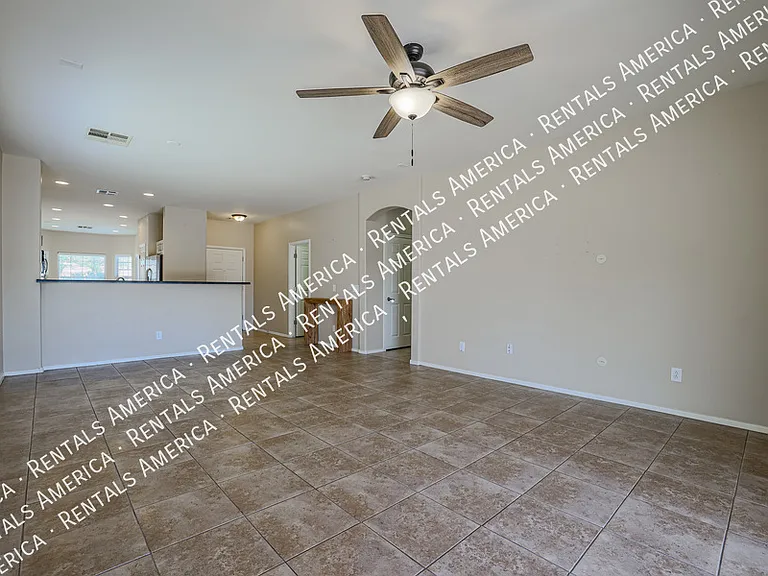 201 W Kona Dr — Photo 4