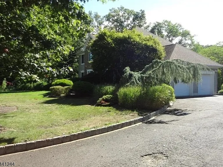 246 Fresh Ponds Rd — Photo 36