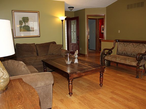 3rd image of 1310 E Glenview Dr