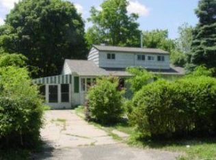 156 Merrill St, Brentwood, NY 11717
