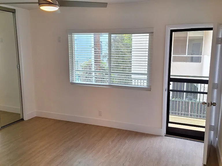 336 S Norton Ave #204 — Photo 16