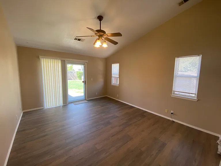 3814 E Paradise Ave — Photo 7