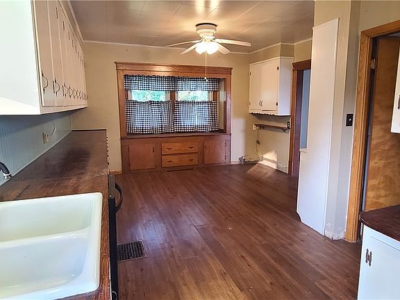 5th image of 81 Clay St