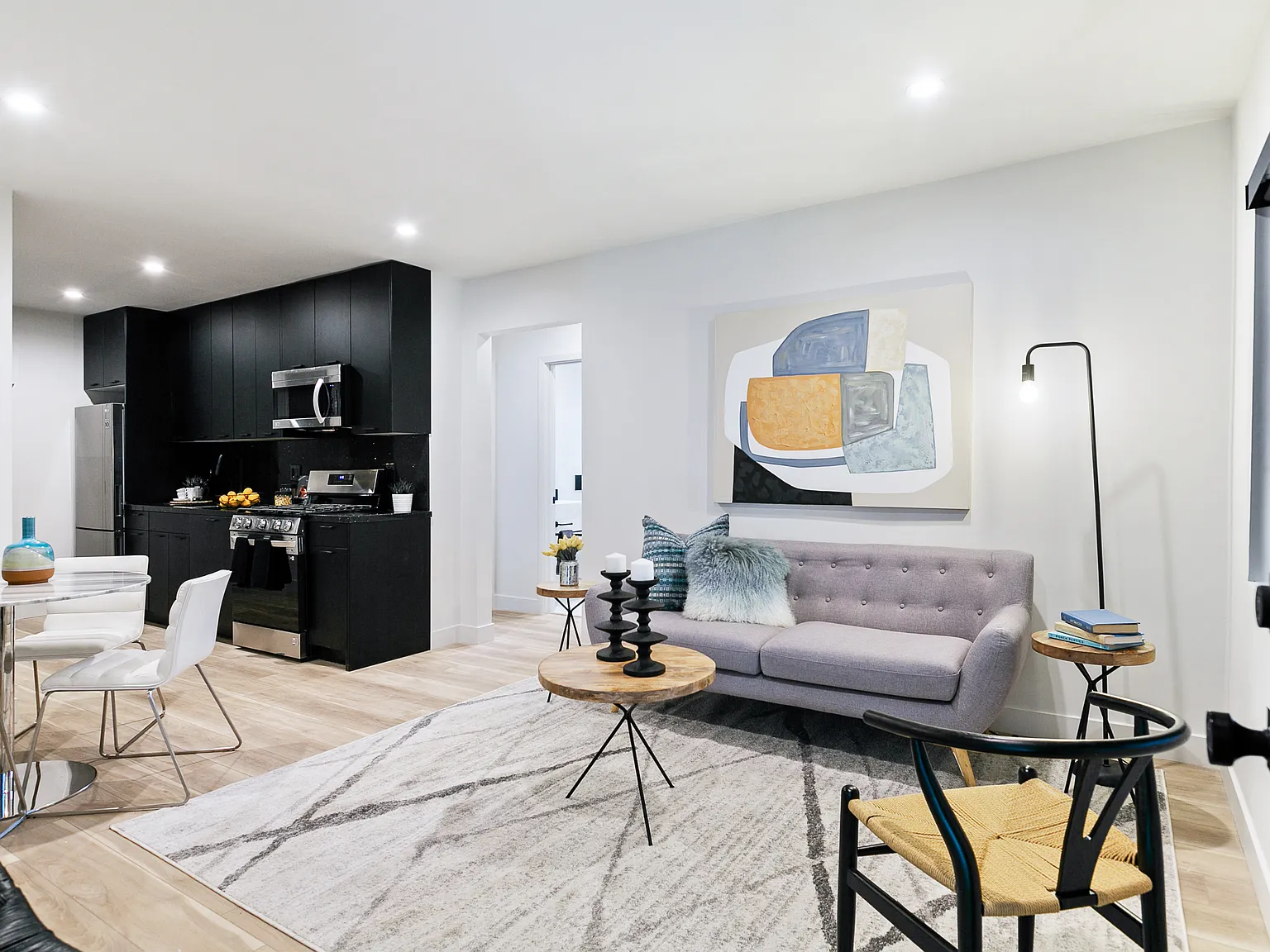 3 bed, 1100 sqft, $2,879 — Photo 4