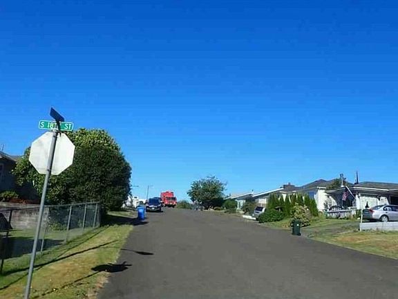 Exterior Neighborhood (street photo)