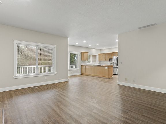 5th image of 2711 NE 42nd Cir