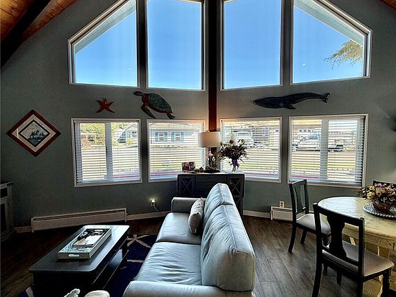 5th image of 331 Harbor View Loop SE